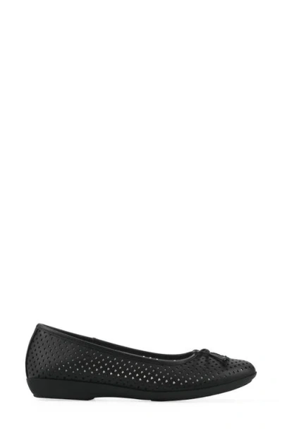 Cliffs By White Mountain Cheryl Ballet Flat In Black