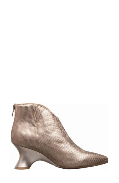 Antelope Phoebe Boot In Gold