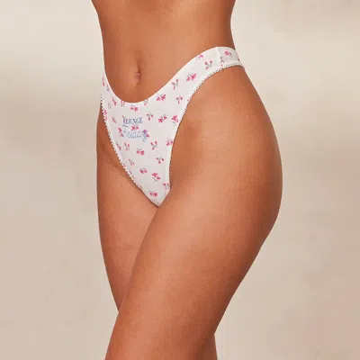 Lounge Print In White