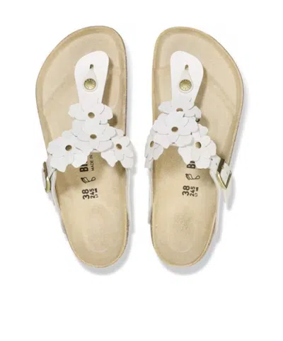 Birkenstock Gizeh Thong Sandals With Floral Buckle Fastening In Black