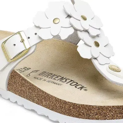 Birkenstock Gizeh Thong Sandals With Floral Buckle Fastening In Black