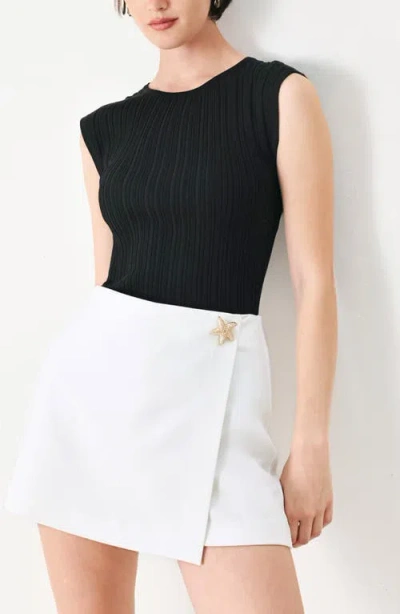 Freemarket Solid Woven Skort In White