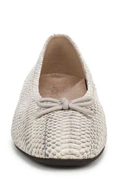 Vionic Larissa Ballet Flat In Silver