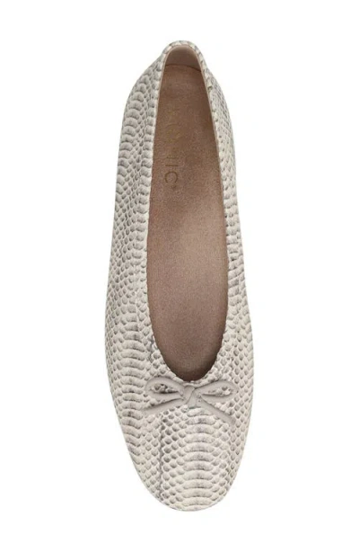 Vionic Larissa Ballet Flat In Silver