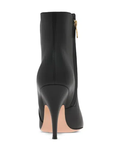 Gianvito Rossi Black Solid Pointed Toe Boots In Black