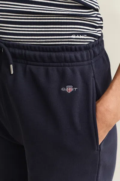 Gant Shield Shorts In Black