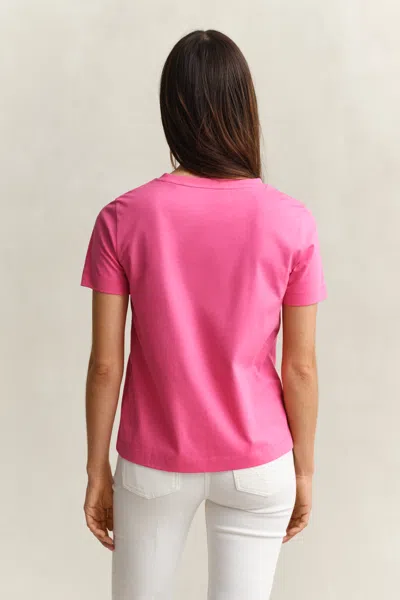 Gant Shield V-neck T-shirt In Pink