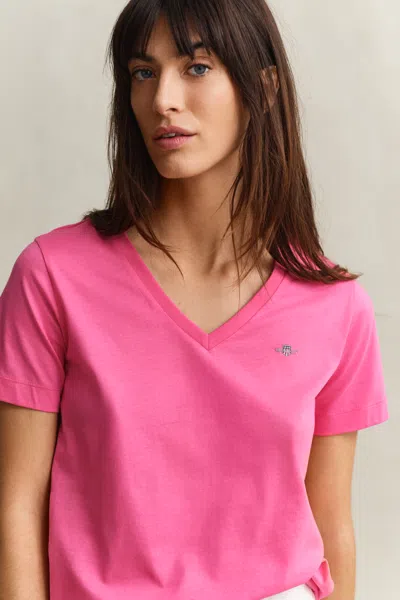 Gant Shield V-neck T-shirt In Pink
