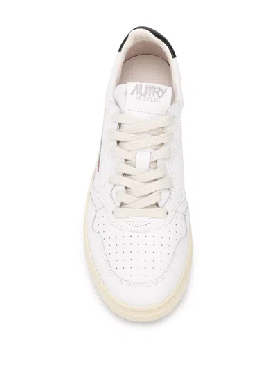 Autry Medalis Low Aulm Ll22 Sneakers In White