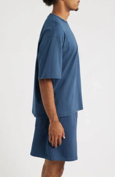 Elwood Core Oversize Tee In Blue