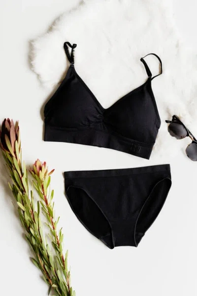 Brabar Soft Supportive Day Bra With Back Closure In Black