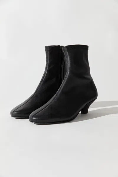 St Agni Soft Boot In Black