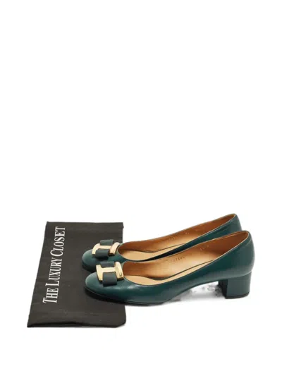 Pre-owned Ferragamo Vara Bow Leather Pumps In Green