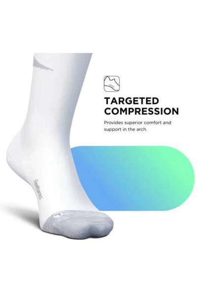 Feetures Graduated Compression Light Cushion Knee High Compression Socks In White