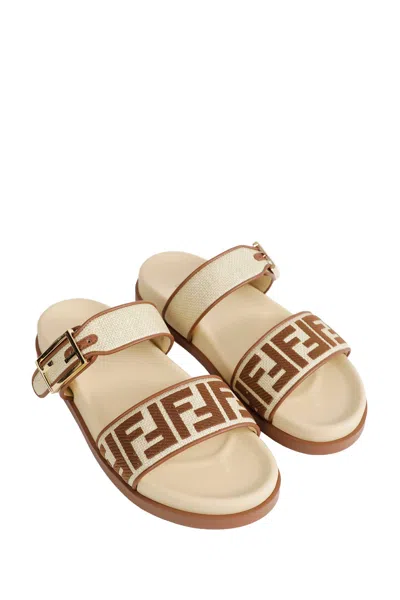 Fendi Feel Beige Raffia-effect Material Slides In Neutral