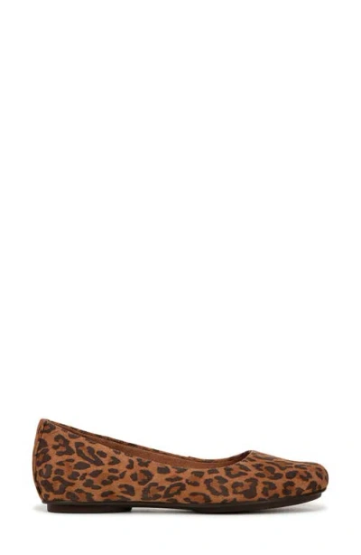 Naturalizer Maxwell Skimmer Flat In Brown