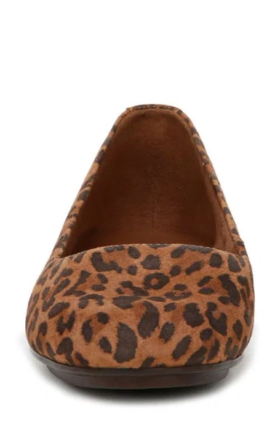 Naturalizer Maxwell Skimmer Flat In Brown