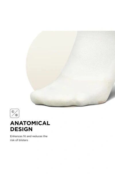 Feetures Elite Light Cushion Quarter Solid  Sport Sock With Targeted Compression In White