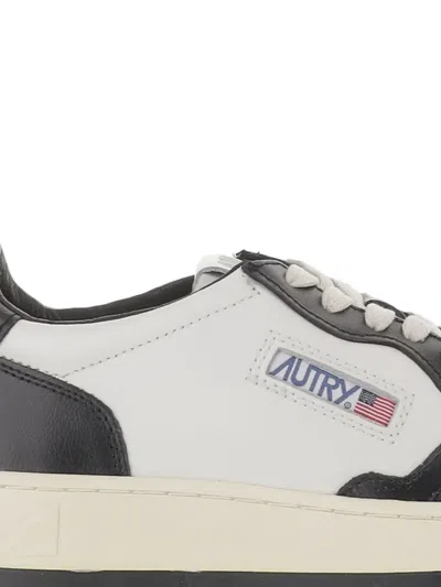 Autry Medalist Low Sneakers In Calf Leather With Perforated Toe In Black