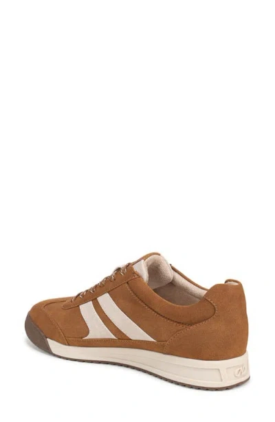 Naturalizer Garnet Sneaker In Brown