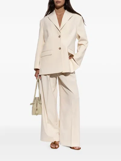 By Malene Birger 탈리아 플리츠 와이드 팬츠 In Neutral
