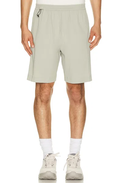 On Courtside Shorts Eaze In Gray