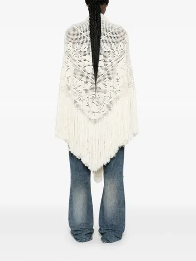Chiara Is Lochstrick-cape Mit Fransenbesatz In White