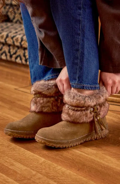 Minnetonka Everett Bootie In Brown