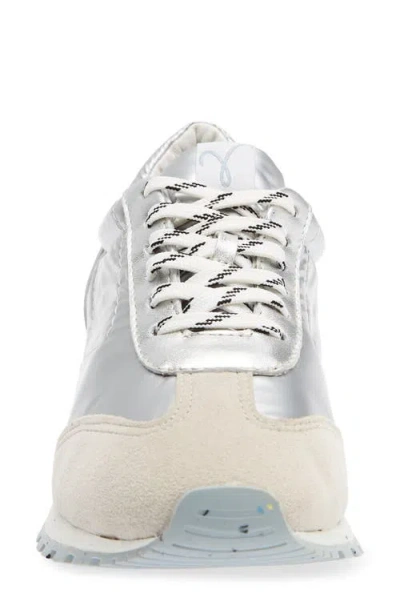 Vaneli Fifi Sneaker In White