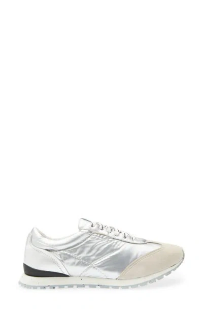 Vaneli Fifi Sneaker In White