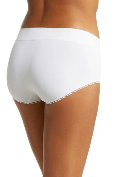 Wacoal Feeling Flexible Briefs In White