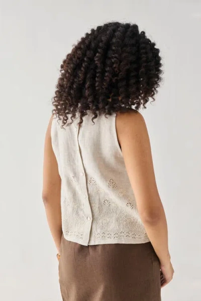 Reistor Embroidered Button Back Top In White