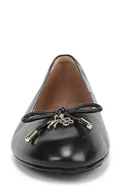 Naturalizer Ashlyn Ballet Flat In Black