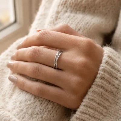 Mantra Trinity Fidget Ring In Metallic