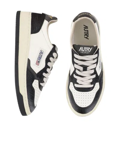 Autry Medalist Low Sneakers In Calf Leather With Perforated Toe In White