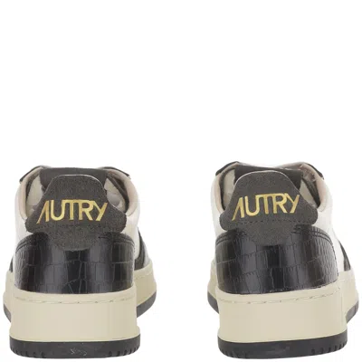 Autry Medalist Low Sneakers In Calf Leather With Perforated Toe In White