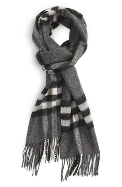 Burberry The Classic Check Cashmere Scarf In Mid Gray