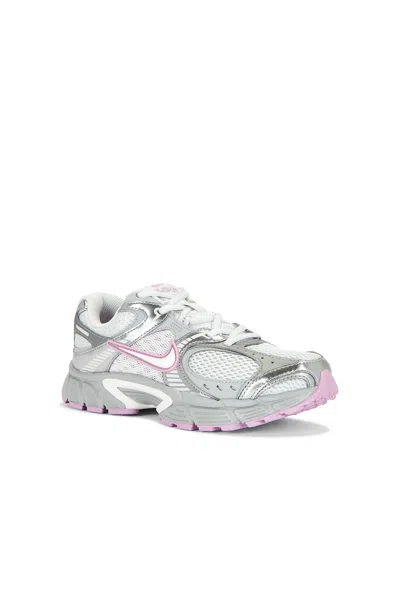 Nike V5 Runner Sneaker