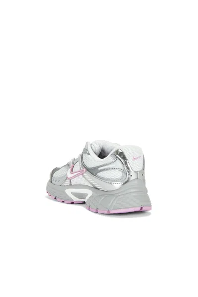 Nike V5 Runner Sneaker