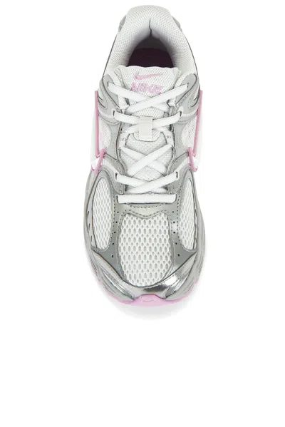 Nike V5 Runner Sneaker