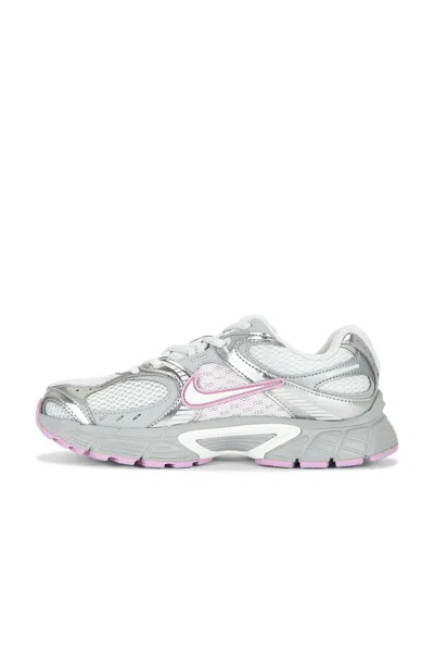 Nike V5 Runner Sneaker