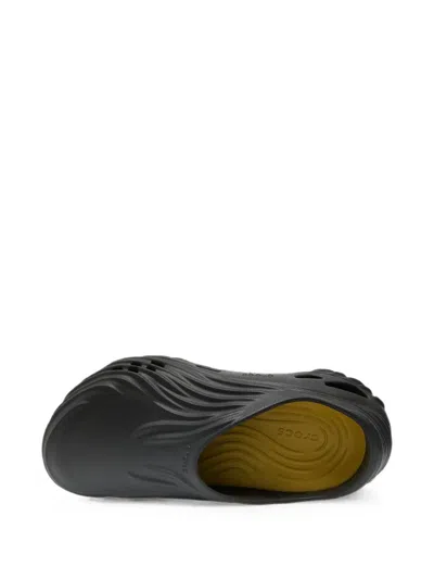 Crocs Echo Wave Mules In Black