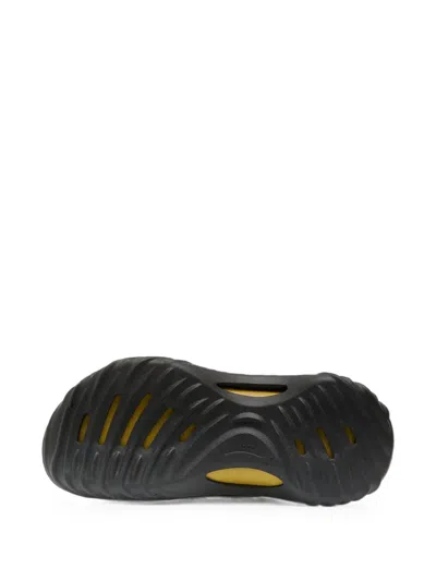 Crocs Echo Wave Mules In Black