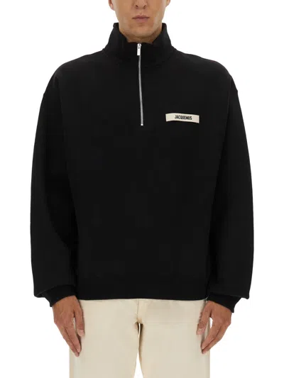 Jacquemus High Neck Zip Sweatshirt With Logo Detail And Gathered Cuffs In Black