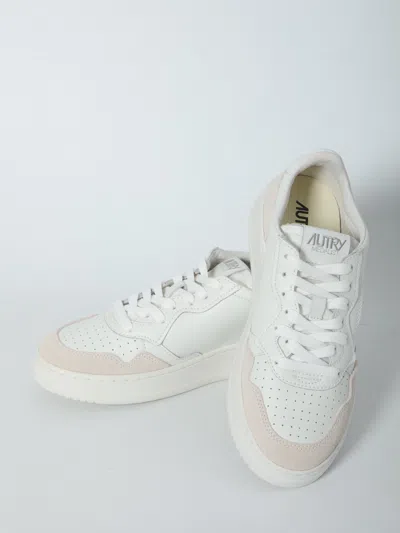 Autry Medalist Perforated Sneakers In White