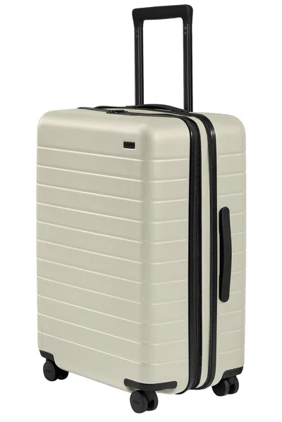Away Medium Flex In White