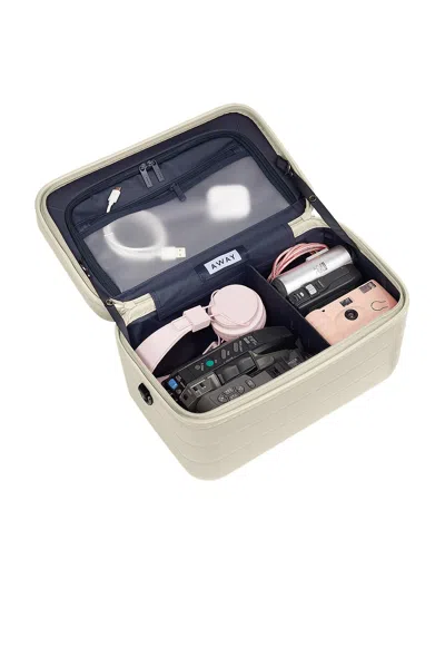 Away Train Case In White