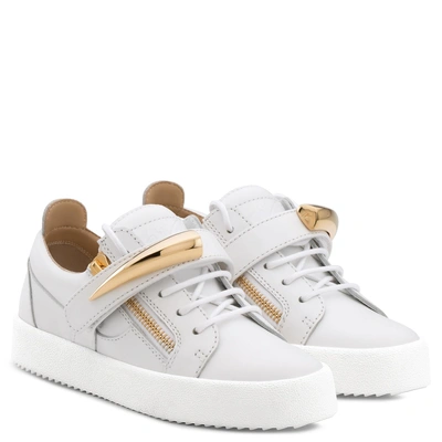 Shop Giuseppe Zanotti - White Calfskin Low-top Sneaker With Gold Accessory Randall