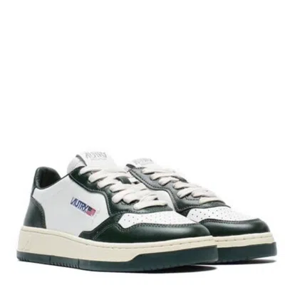 Autry Medalist Low Sneakers In Calf Leather With Perforated Toe In Black