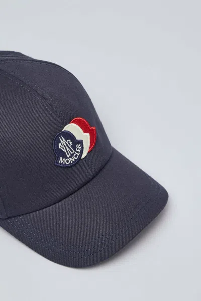 Moncler L20913b000210u618 Tricolour Logo Baseball Cap In Blue